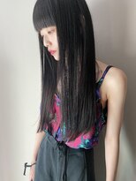 美髪切りっぱなしロングヘア
