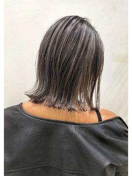 トルネード(TORNADO) 外国人風切りっぱなしミニボブ ハイライト グレージュT41