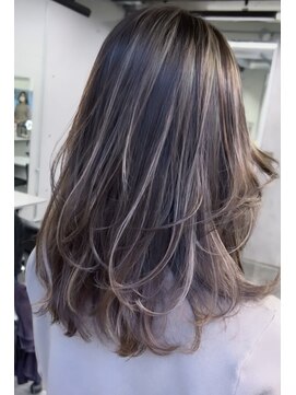 レディアル 大宮(REDEAL ope.) ハイライト　レイヤーカット　ミルクティー