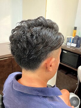 ネクサス 築地店 天パを活かした7:3スタイル