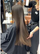 【艶髪】のために、髪質に合わせたやさしい風のあて方やドライヤーの使い方にもこだわっています！