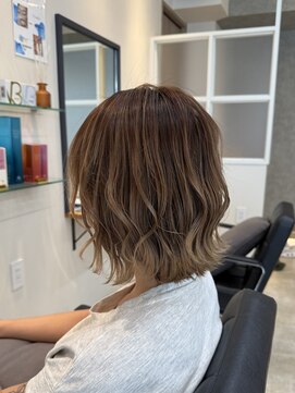 ルアナオオサカ(Luana osaka) ゆる巻きミディアム