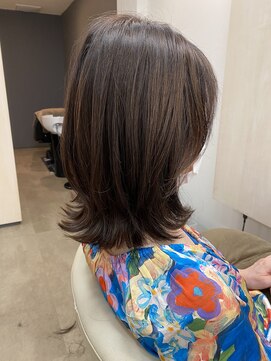 エメ(aimer) 【髪と頭皮に優しいヴィラロドラカラー】大人ミディアム