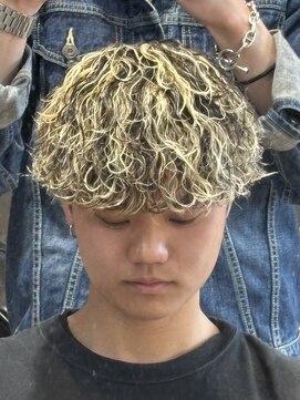 ボンドストーリールミエール(Bond Story lumiere) 波巻きパーマ波巻きスパイラルパーマメッシュハイライト刈り上げ