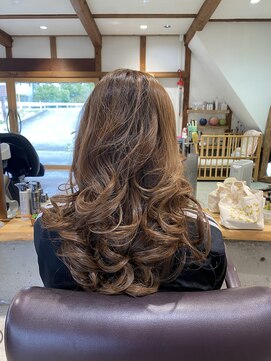 サトシオダクラ(SATOSHI ODAKURA) 潤いカラー×やわらかカールスタイル