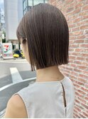 春の大人可愛いミニボブ◎前下がり×艶髪ベージュ