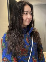 トワ バイ リンネ(Towa by Lin’ne) ロングレイヤーカットのスパイラルパーマ