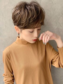 アヴァロン(AVALON) 30.40代にオススメ×艶ベージュ×みみかけショート◎