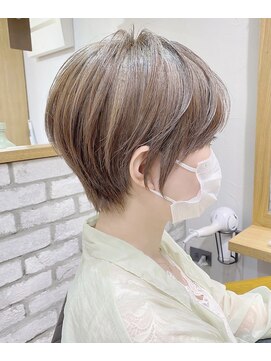 アヴァロン(AVALON) 【mag】白髪ぼかしハイライト×ショートボブ/30代/40代【中村】