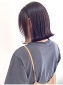 柔らかピンクベージュの耳元ちらりインナーカラー