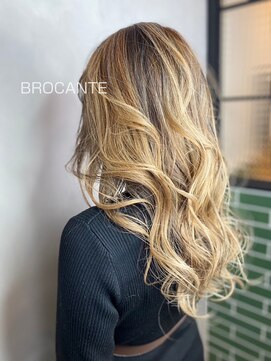 ラトリエ ブロカント 立川北口店(L'atelier BROCANTE) バレイヤージュ エアータッチ ゆる巻きロング  アッシュベージュ