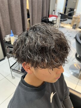 アイズ 海老名(AIZU) 波巻きスパイラルパーマ ツイストスパイラル刈り上げマッシュ