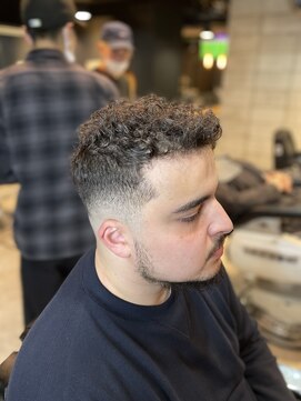 フランクスバーバー アンド ビアークラブ(FRANK'S BARBER and BEER CLUB) くせ毛ショートスキンミドルフェーF