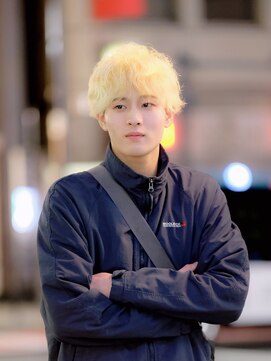 グレイスフル バーバープラチナム 六本木店(Graceful Barber platinum) ツーブロックショート外国人風ブロンドヘア