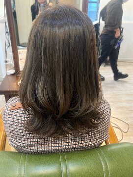 マリアバイアフロート(Maria by AFLOAT) 【山田】くびれレイヤーカーキベージュミディアム40代