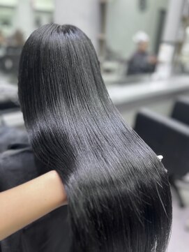 エリーツ 表参道(elyts) ツヤ暗髪ヘアー