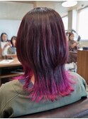 ピンクインナーでツヤ感プラス♪くびれミディアムウルフレイヤー