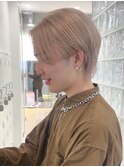 渋谷メンズブリーチカラーミルクティーベージュセンターパート