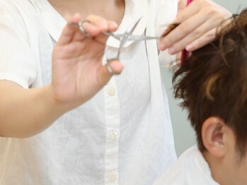 フィーカ(Fiika)の写真/《本物志向のあなたに》18年のキャリアを持つオーナーが個々に合わせた提案力でベストスタイルに導く…☆