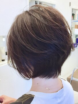 ミッテル(mittell) シルエットの綺麗なグラデーションボブ【mittell】