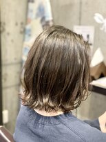 1+ アンプリュス(Unplus)&nbsp;オリーブカラー外ハネスタイル/市川