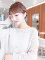 20代30代大人可愛いグレージュカラー斜めバングショートボブ
