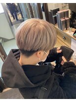 コワファーストナガサキシャンプーボーイ(COIFF1RST NAGASAKI SHAMPOO BOY)&nbsp;刈り上げマッシュ×ホワイトベージュ