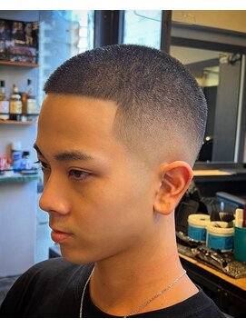 ビンゴ(BINGO) 1274黒髪ツーブロック刈り上げフェードバーバースタイルボウズ