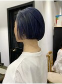 丸くならないボブ×ネイビーカラー