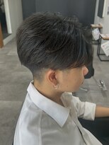 ヒュイル バイ ニアウ(Hwyl by Niau) メンズカットセンターパートニュアンスパーマ刈り上げシャート