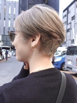 ビュートリアム265(BEAUTRIUM 265) ハイトーンヘア ハンサムショート ブリーチ ブロンドヘア