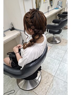 ビューティサロン東京堂 ライブヘアセット～編み下ろし