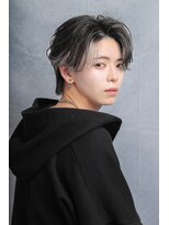 テンバイリップスヘアー(TEN by LIPPS hair)&nbsp;ホワイトシルバーアッシュインナーカラーツーブロセンターパート