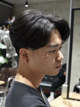 メッツ 原宿(METS) MEN'S/毛流れセンターパート×テーパーフェード/黒髪