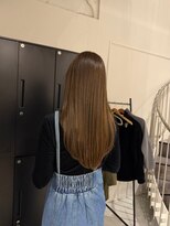 アトレ 福岡大名店(attrait)&nbsp;上質な艶感。大人っぽいベージュロングスタイル