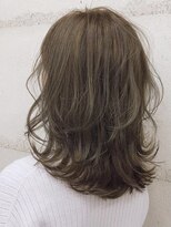 オリーブグレージュ オリーブカラー　大人可愛いレイヤーミディ