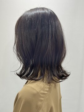 ベルポ(Bellpo) *大人の透明感アッシュカラー/外ハネミディアム*