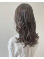 エテレ(etele) もともとの明るさを活かして、透け感たっぷりグレージュカラー。