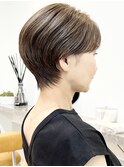 大人可愛いひし形ハンサムショートボブ前下がりオリーブベージュ