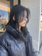 ニール(niil) レイヤーカット + ブルーブラック