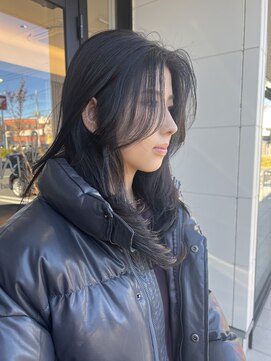 ニール(niil) レイヤーカット + ブルーブラック