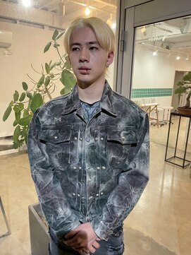 センターパートアップバング韓国系ハイライトカラー