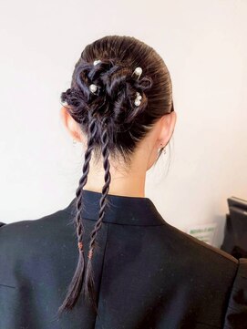 フェスト ヘア メイクアップ(Fest hair makeup) 編み込みツインポニーテール 結婚式/卒業式/入学式