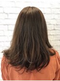 ゆるくナチュラルに動くリラックス感がおしゃれ心をくすぐる♪