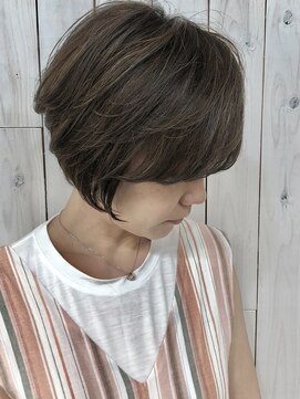 ローウェル(Rowel) ハイライト×フォギーベージュ×ショートボブ