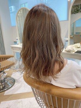 ロンド ストラーダ 心斎橋(Lond strada) ショート×ハイライト白髪ぼかし×シルキーベージュ[心斎橋]