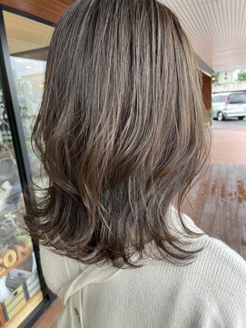 キュオンシア(CUEON. ciea) レイヤーカット×オリーブグレージュ