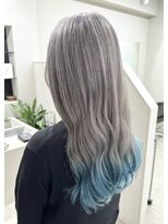 ユウル 横浜(juhl.)&nbsp;チャコールグレーツートンカラーブリーチダブルカラー水色カラー