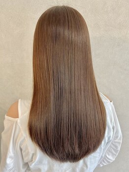 ククナ(kukuna)の写真/髪の状態・髪質に合わせた薬剤を選定！ダメージを最小限に抑えた施術で、自然で柔らかなストレートに＊