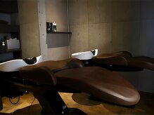 ミース 立川(Mys)の雰囲気（落ち着きのあるシャンプーブースでヘッドスパをご体験ください◎）